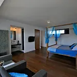 La Laguna Villa *